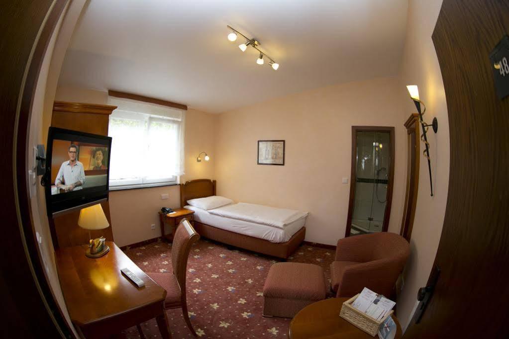 Akzent Berg's Alte Bauernschänke- Wellness Und Wein Hotel 4*